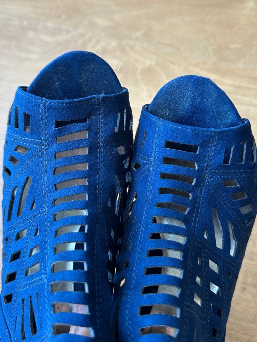 Guess Women’s Royal Blue Cutout Suede Margot Heeled Ankle Booties, Size 7M - Picture 9 of 14
